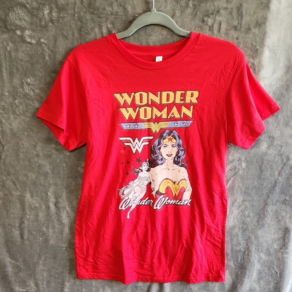Wonder Woman Red Graphic T-Shirt